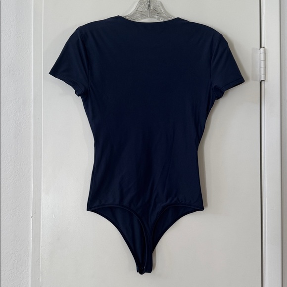 Abercrombie Women's Soft Matte Seamless Tee Bodysuit Navy size Small - Picture 10 of 12
